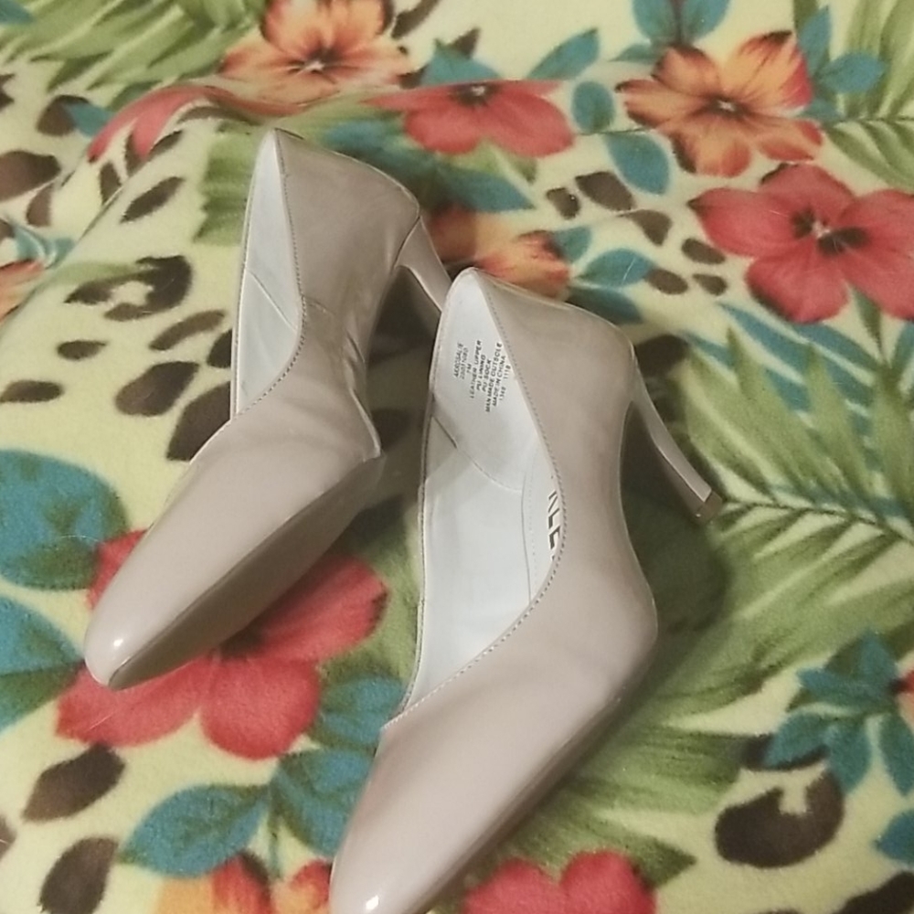 ANNE KLEIN HEELS